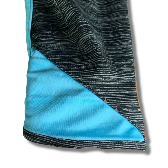 Volcom Gray and Blue Women's Capris - Picture 8 of 9